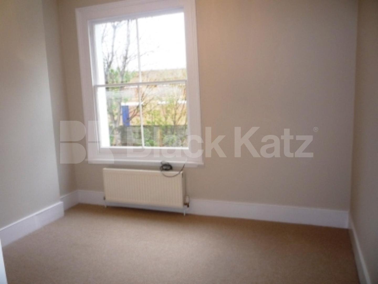 			Amazing 3 Bed With Balcony !, 3 Bedroom, 1 bath, 1 reception Apartment			 Rathcoole Gardens, Crouch End